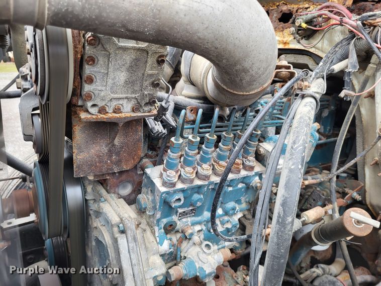 image for item DO3566 1995 International 4900  truck cab and chassis