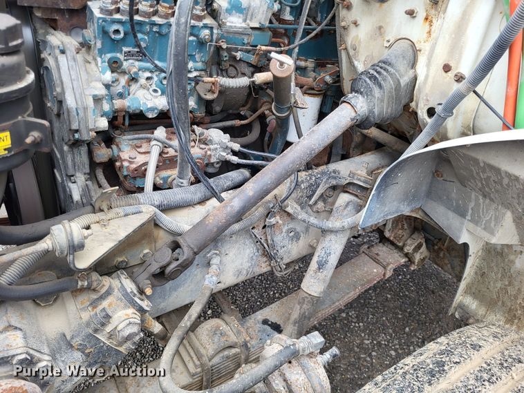 image for item DO3566 1995 International 4900  truck cab and chassis