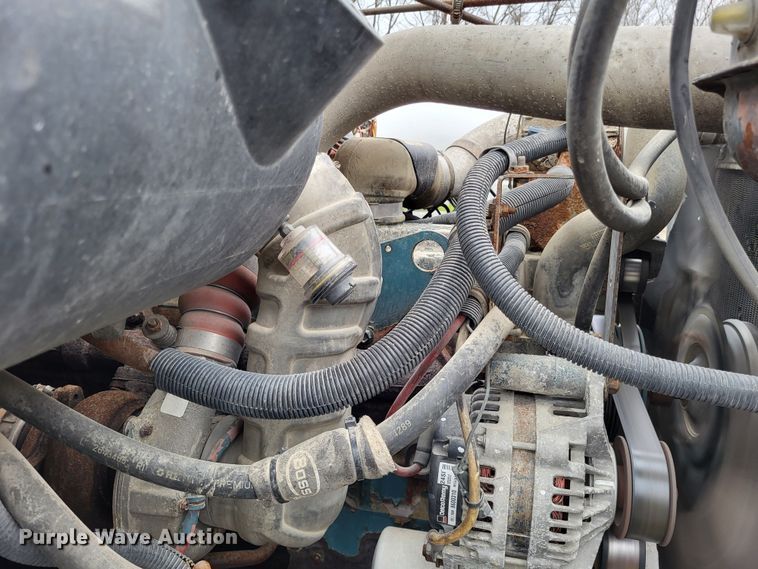 image for item DO3566 1995 International 4900  truck cab and chassis