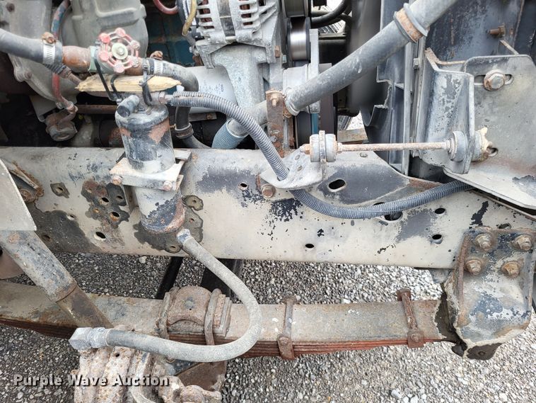 image for item DO3566 1995 International 4900  truck cab and chassis