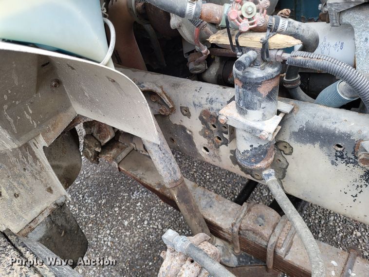 image for item DO3566 1995 International 4900  truck cab and chassis