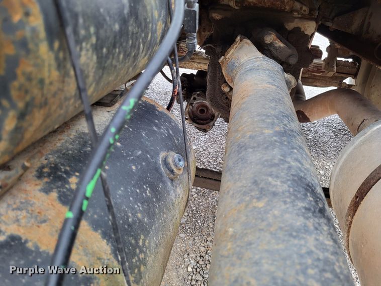 image for item DO3566 1995 International 4900  truck cab and chassis