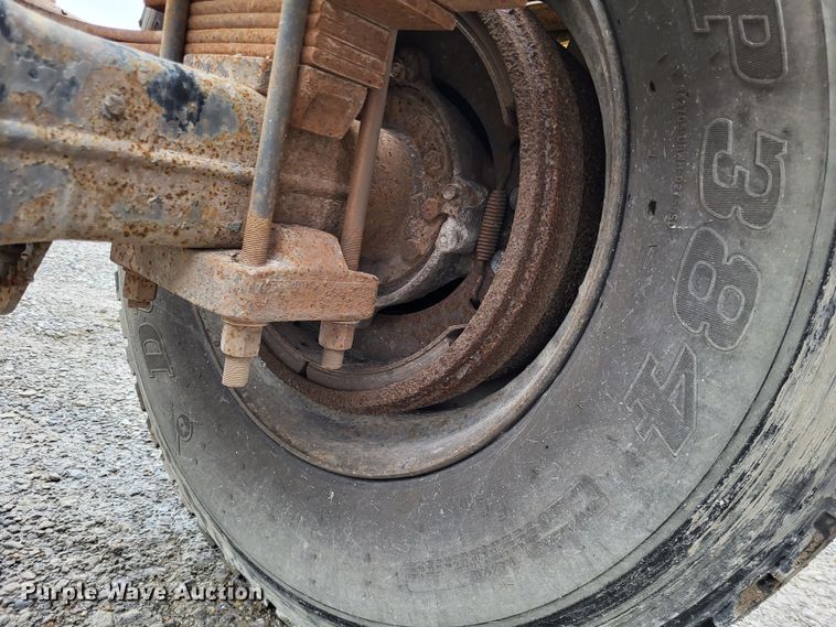 image for item DO3566 1995 International 4900  truck cab and chassis