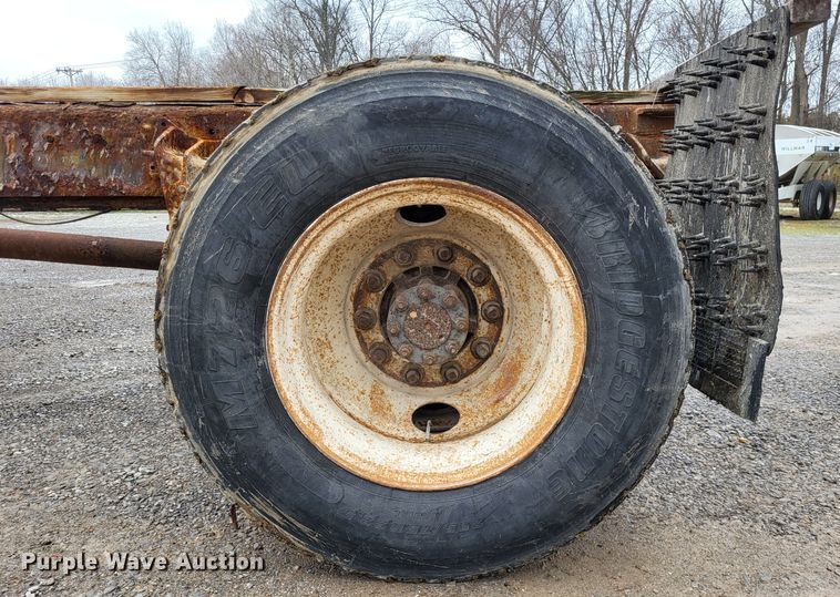 image for item DO3566 1995 International 4900  truck cab and chassis