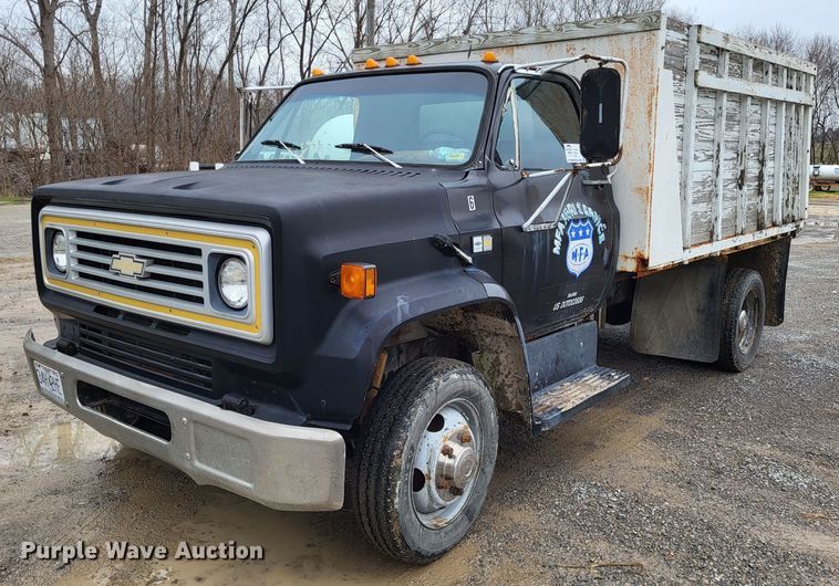 image for item DO3568 1986 Chevrolet 60  dump flatbed truck