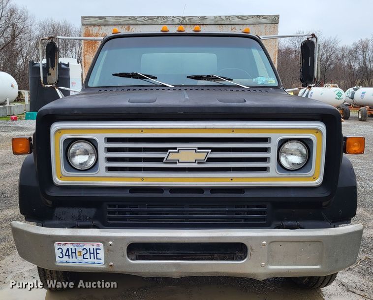 image for item DO3568 1986 Chevrolet 60  dump flatbed truck