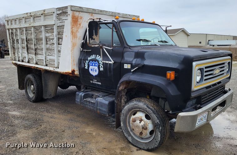 image for item DO3568 1986 Chevrolet 60  dump flatbed truck