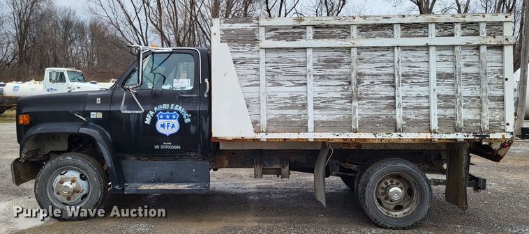 image for item DO3568 1986 Chevrolet 60  dump flatbed truck