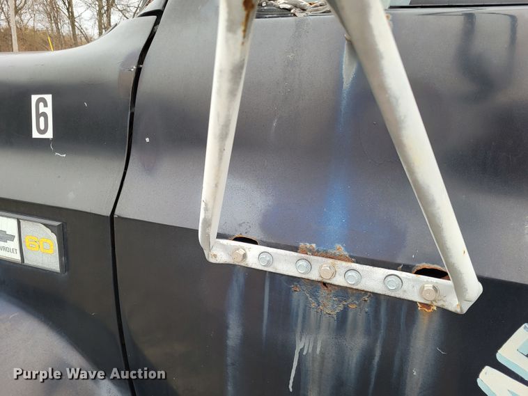 image for item DO3568 1986 Chevrolet 60  dump flatbed truck