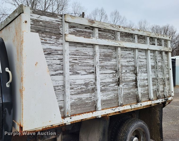 image for item DO3568 1986 Chevrolet 60  dump flatbed truck