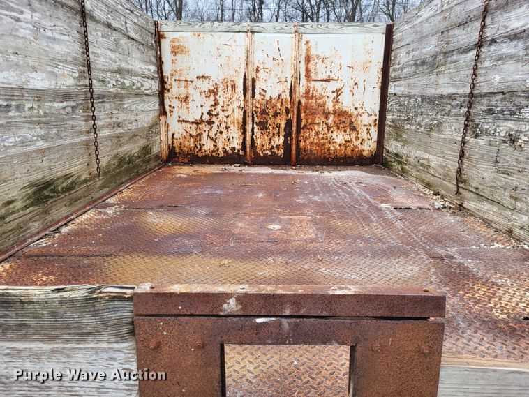 image for item DO3568 1986 Chevrolet 60  dump flatbed truck