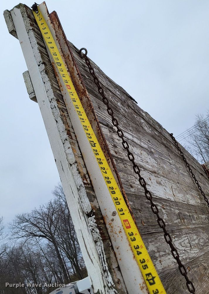 image for item DO3568 1986 Chevrolet 60  dump flatbed truck