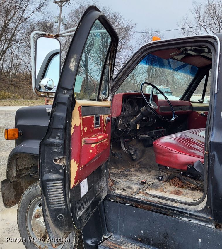 image for item DO3568 1986 Chevrolet 60  dump flatbed truck