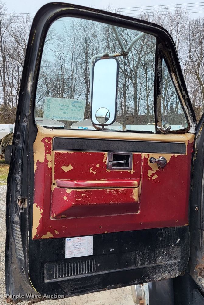 image for item DO3568 1986 Chevrolet 60  dump flatbed truck