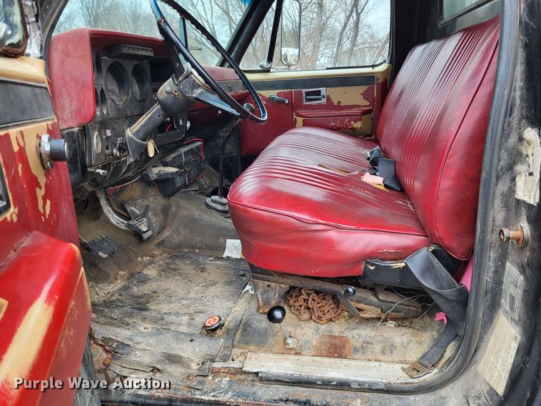 image for item DO3568 1986 Chevrolet 60  dump flatbed truck