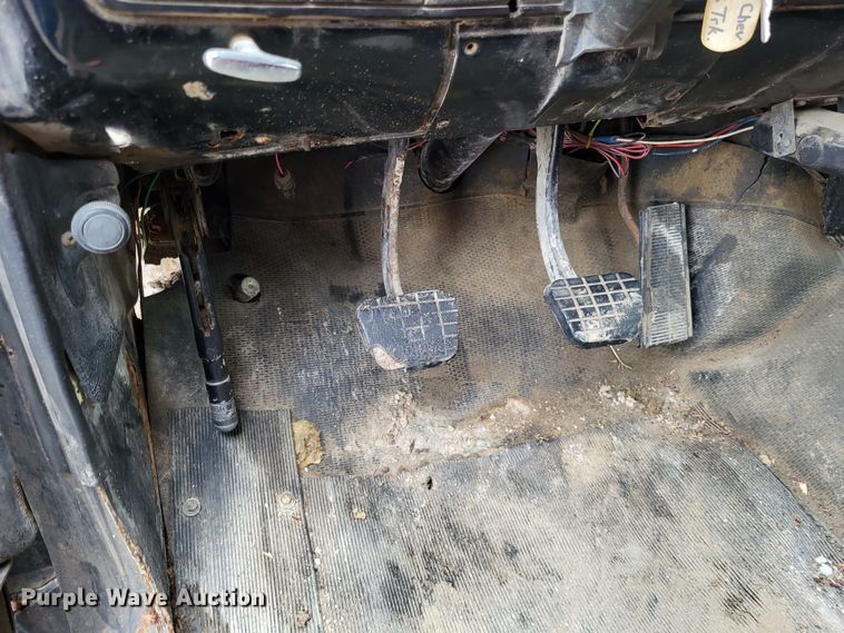 image for item DO3568 1986 Chevrolet 60  dump flatbed truck