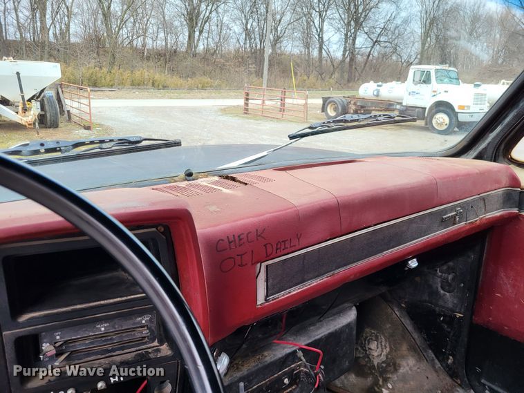 image for item DO3568 1986 Chevrolet 60  dump flatbed truck