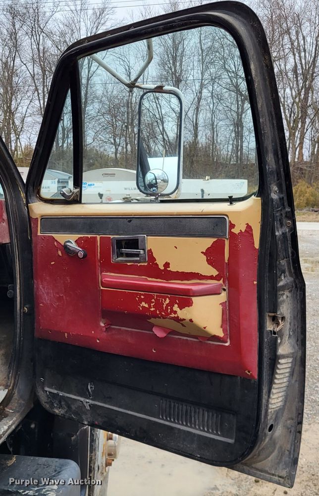 image for item DO3568 1986 Chevrolet 60  dump flatbed truck