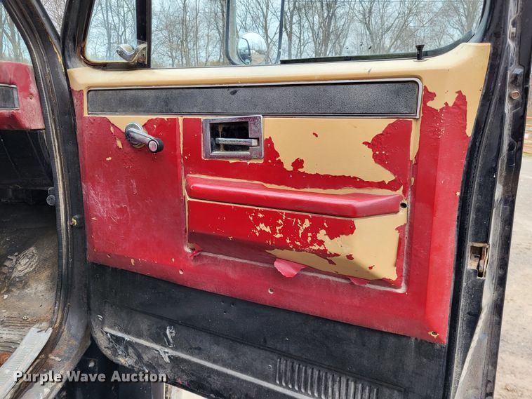 image for item DO3568 1986 Chevrolet 60  dump flatbed truck