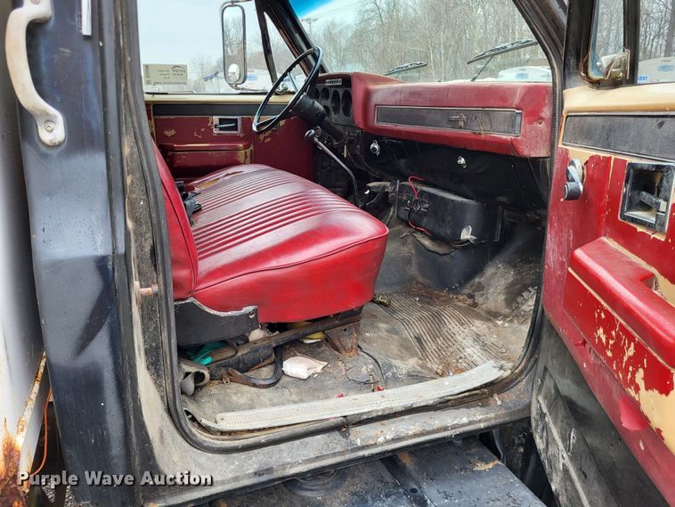 image for item DO3568 1986 Chevrolet 60  dump flatbed truck