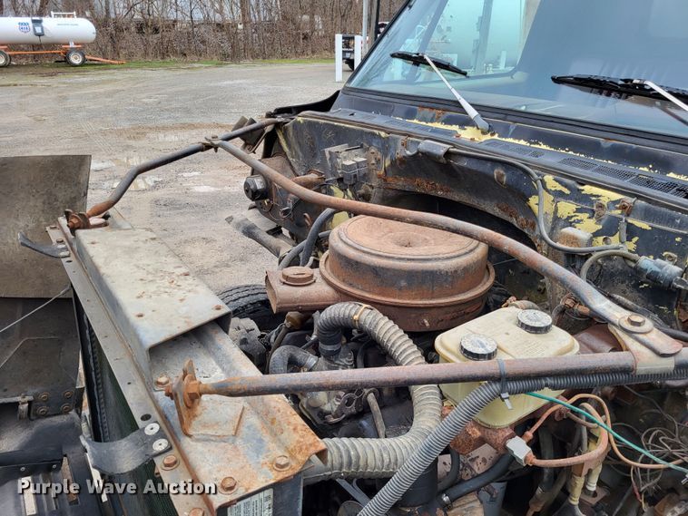 image for item DO3568 1986 Chevrolet 60  dump flatbed truck