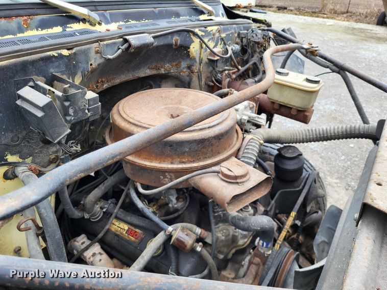 image for item DO3568 1986 Chevrolet 60  dump flatbed truck