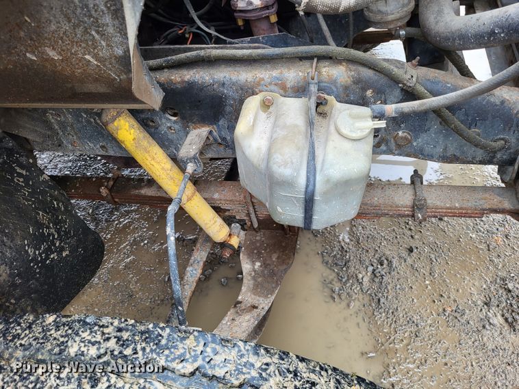 image for item DO3568 1986 Chevrolet 60  dump flatbed truck