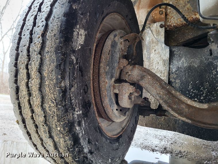 image for item DO3568 1986 Chevrolet 60  dump flatbed truck