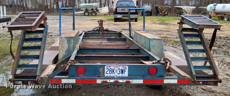 image for item DO3569 1996 Duo Lift 363012E  sprayer trailer