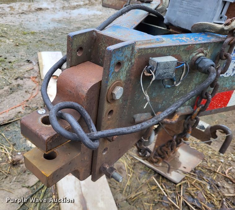 image for item DO3569 1996 Duo Lift 363012E  sprayer trailer