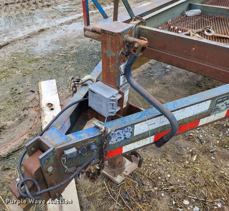 image for item DO3569 1996 Duo Lift 363012E  sprayer trailer