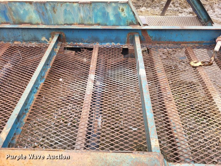 image for item DO3569 1996 Duo Lift 363012E  sprayer trailer