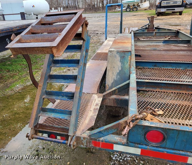 image for item DO3569 1996 Duo Lift 363012E  sprayer trailer