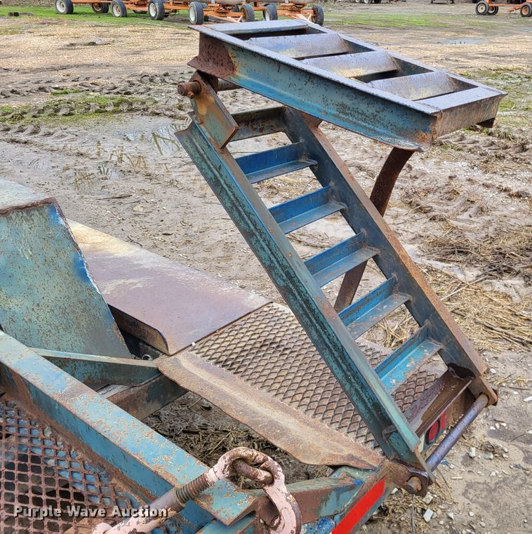 image for item DO3569 1996 Duo Lift 363012E  sprayer trailer