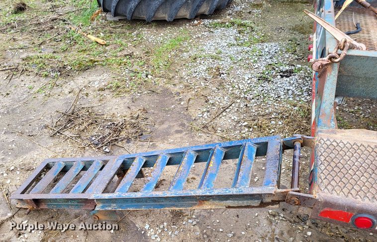 image for item DO3569 1996 Duo Lift 363012E  sprayer trailer