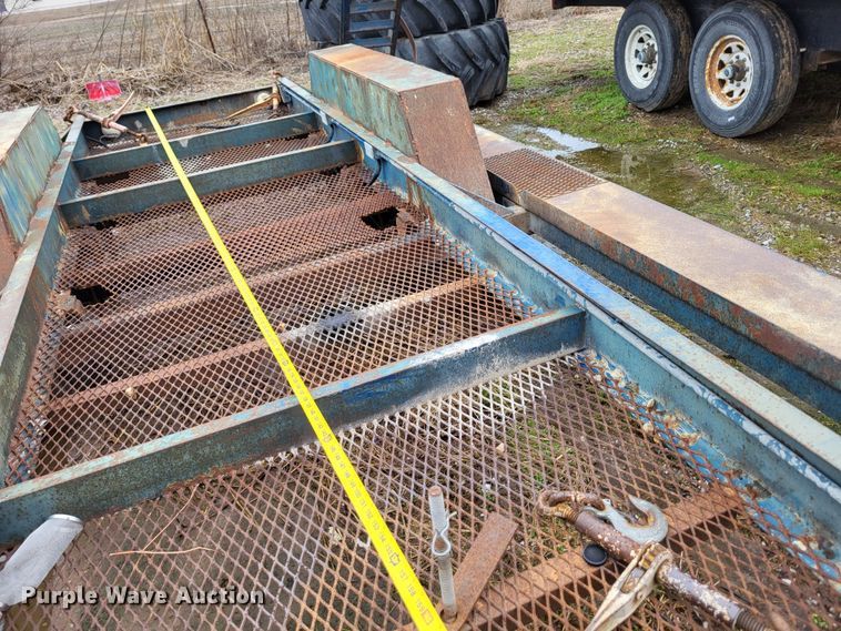 image for item DO3569 1996 Duo Lift 363012E  sprayer trailer