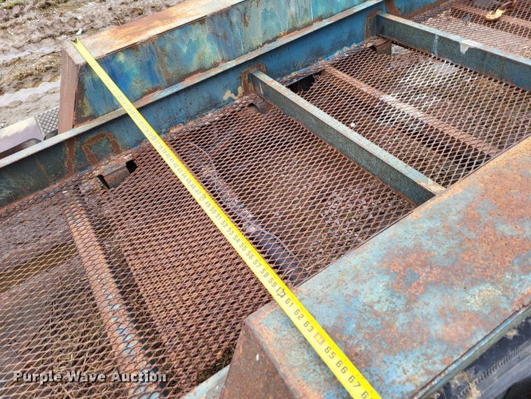 image for item DO3569 1996 Duo Lift 363012E  sprayer trailer