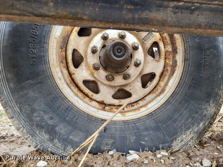 image for item DO3569 1996 Duo Lift 363012E  sprayer trailer