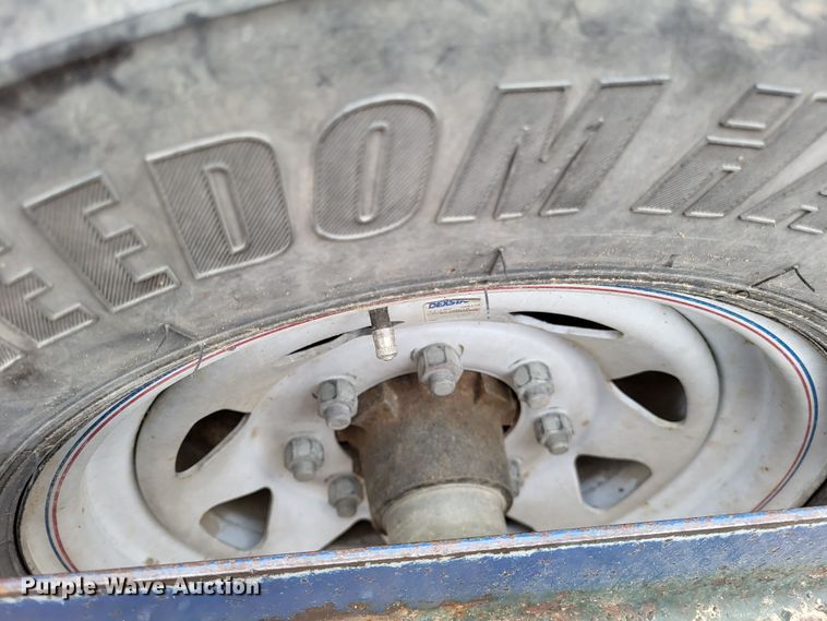 image for item DO3569 1996 Duo Lift 363012E  sprayer trailer