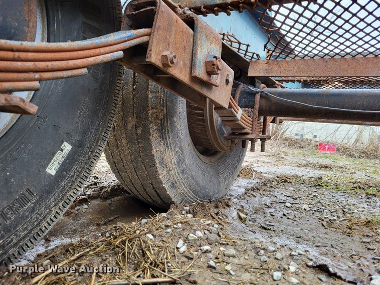 image for item DO3569 1996 Duo Lift 363012E  sprayer trailer