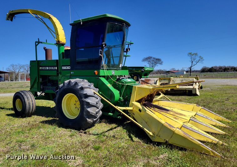 image for item DO3601 1990 John Deere 5830  forage harvester