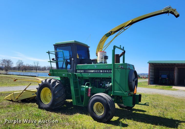 image for item DO3601 1990 John Deere 5830  forage harvester
