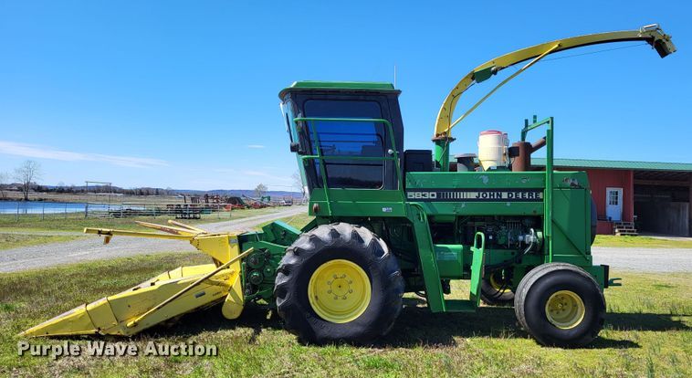 image for item DO3601 1990 John Deere 5830  forage harvester