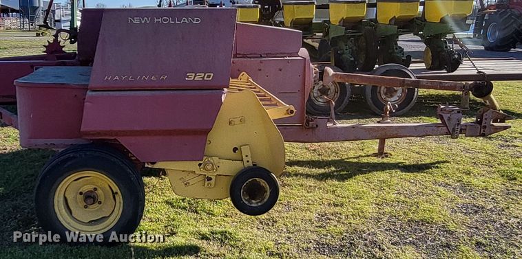 image for item DO3608 New Holland Hayliner 320  small square baler