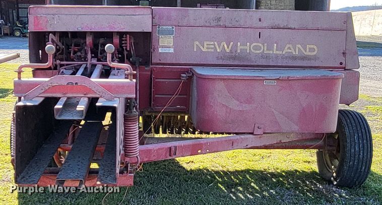 image for item DO3608 New Holland Hayliner 320  small square baler