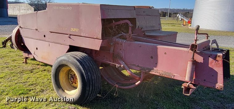 image for item DO3608 New Holland Hayliner 320  small square baler