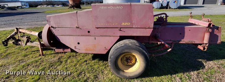image for item DO3608 New Holland Hayliner 320  small square baler