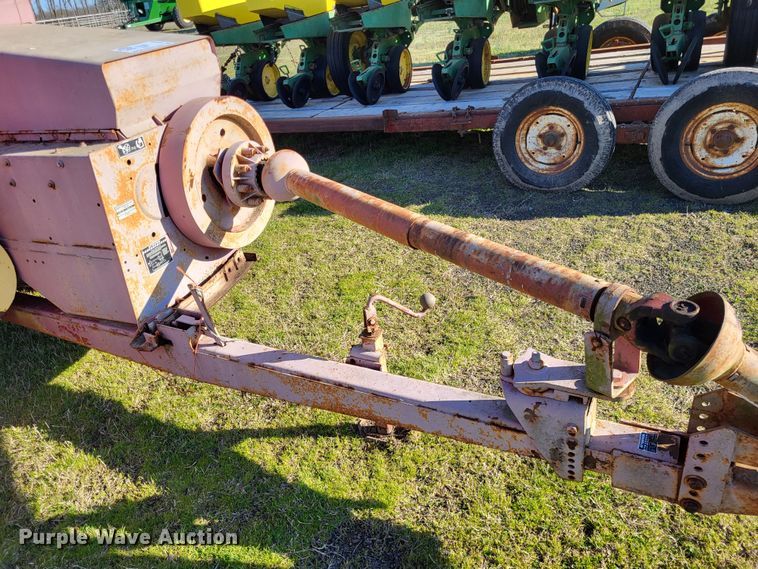 image for item DO3608 New Holland Hayliner 320  small square baler