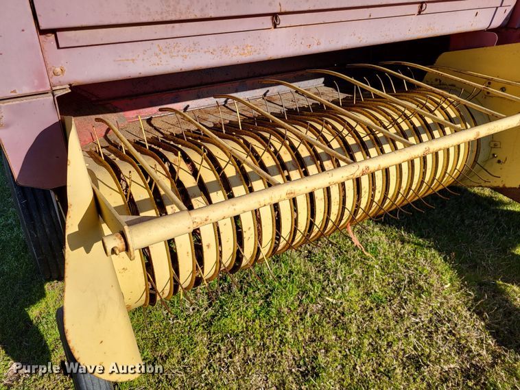 image for item DO3608 New Holland Hayliner 320  small square baler