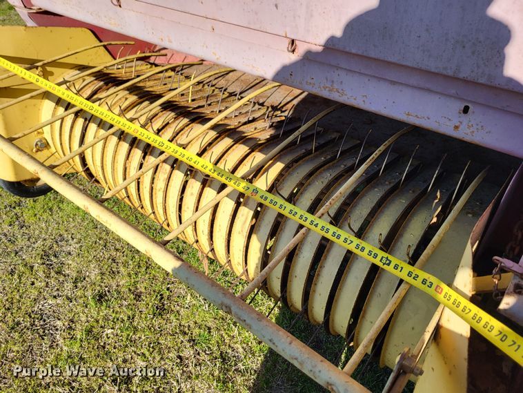 image for item DO3608 New Holland Hayliner 320  small square baler